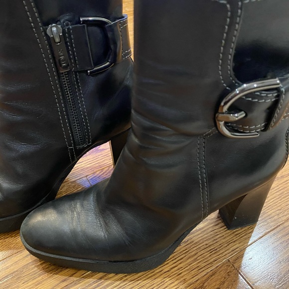 Tods black leather booty (ankle boot) - Picture 3 of 10